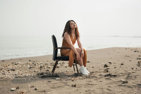 Invisible Tailoring: How Clothes Affect Posture, Emotion, and Confidence