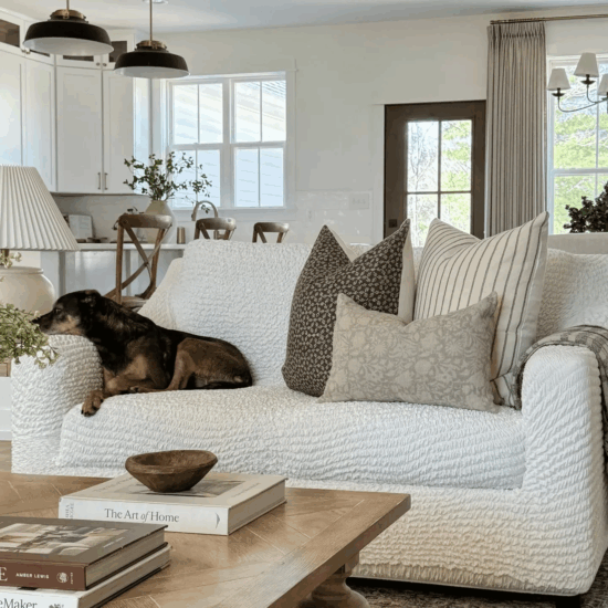 How to Make Your Living Room Feel Like a Cozy Farmhouse (Without Moving)